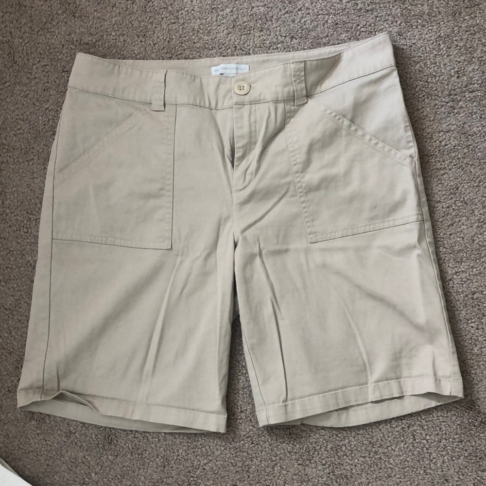 NY&Co size 8 cotton khacki shorts